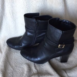 🦊 2 for $15 Faux leather heeled black boots